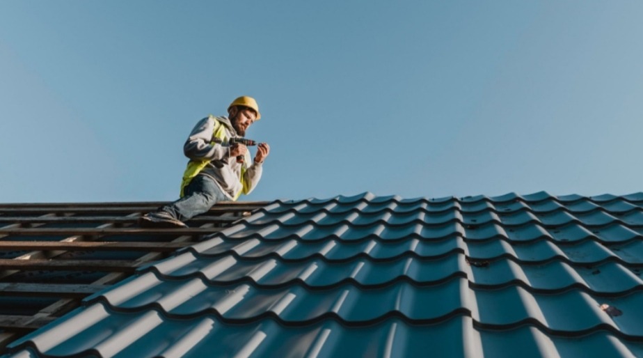 Choosing the Right Commercial Roofing Services: Factors to Consider